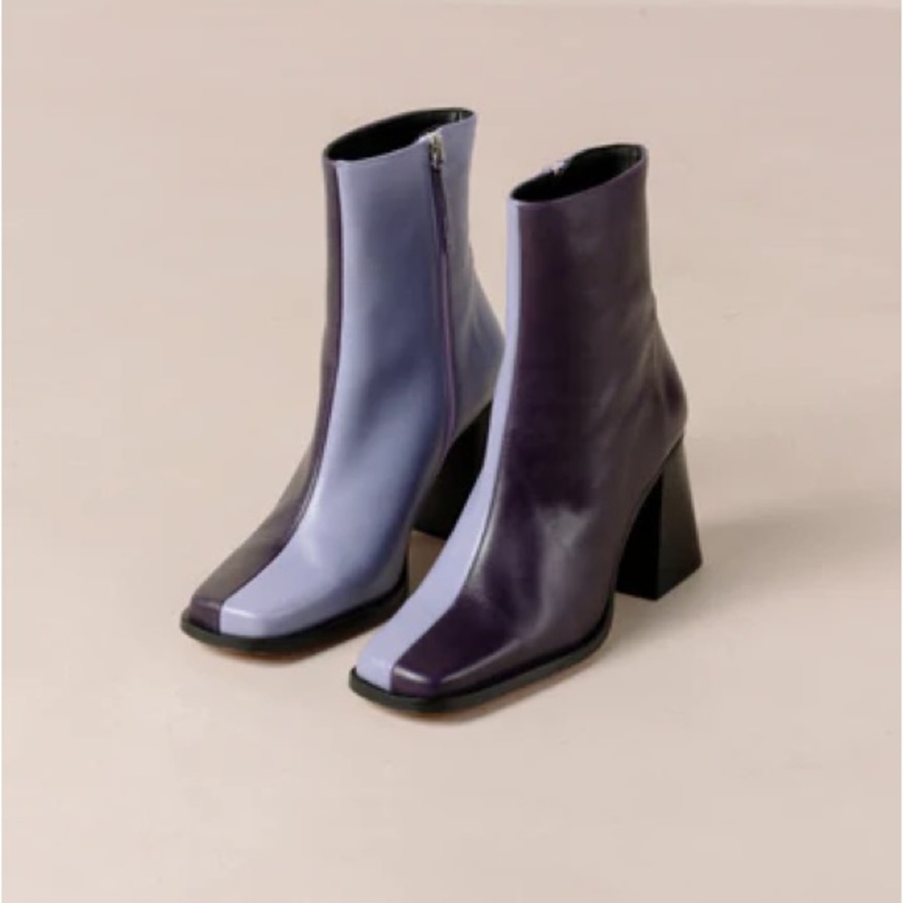 ALOHAS South Bicolor Boots in Purple/lilac